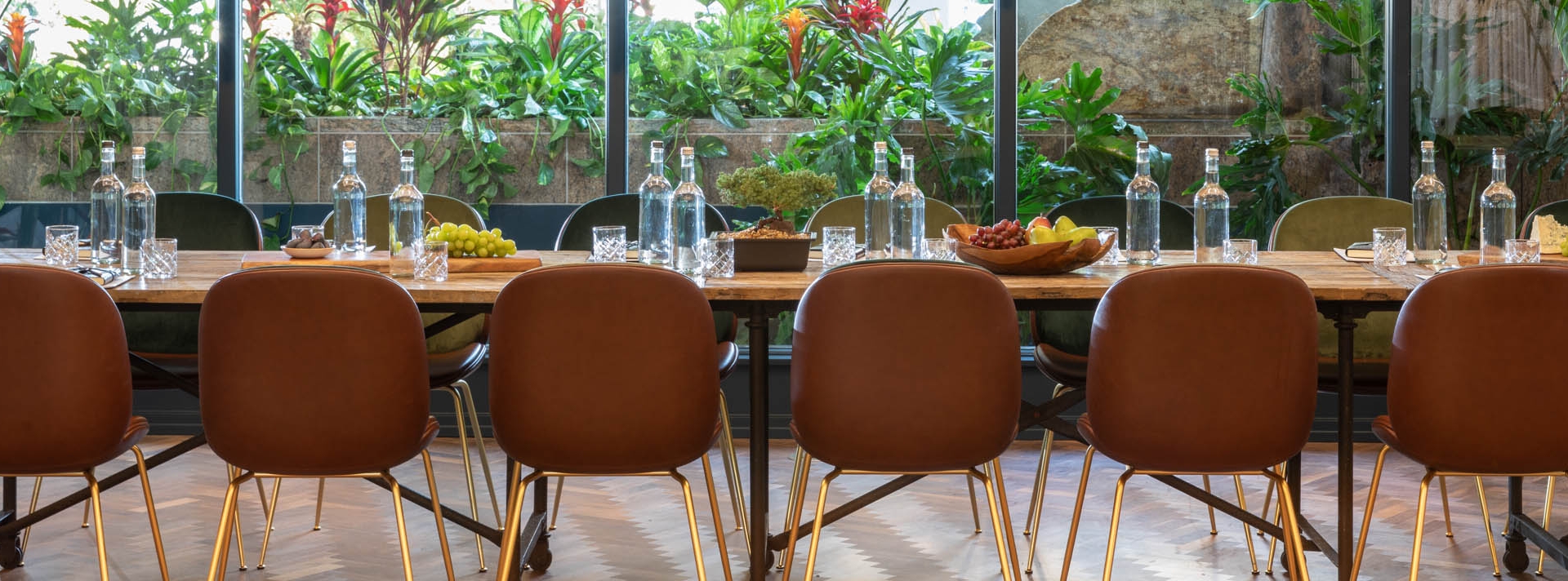 meeting space dinner table set up
